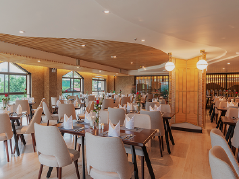 Tả PHÌN RESTAURANT