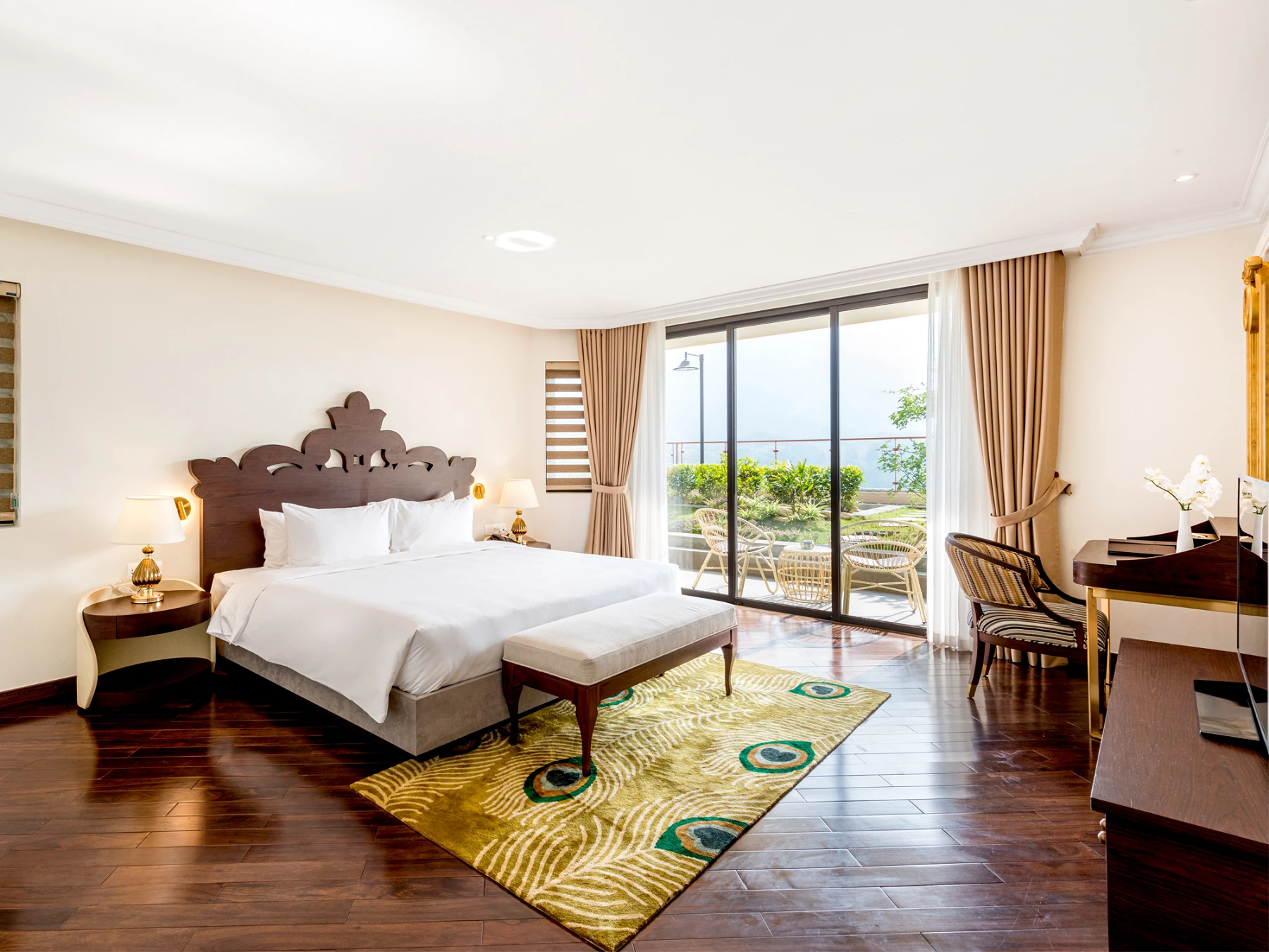 Mountain Suite with Balcony & Mountain View