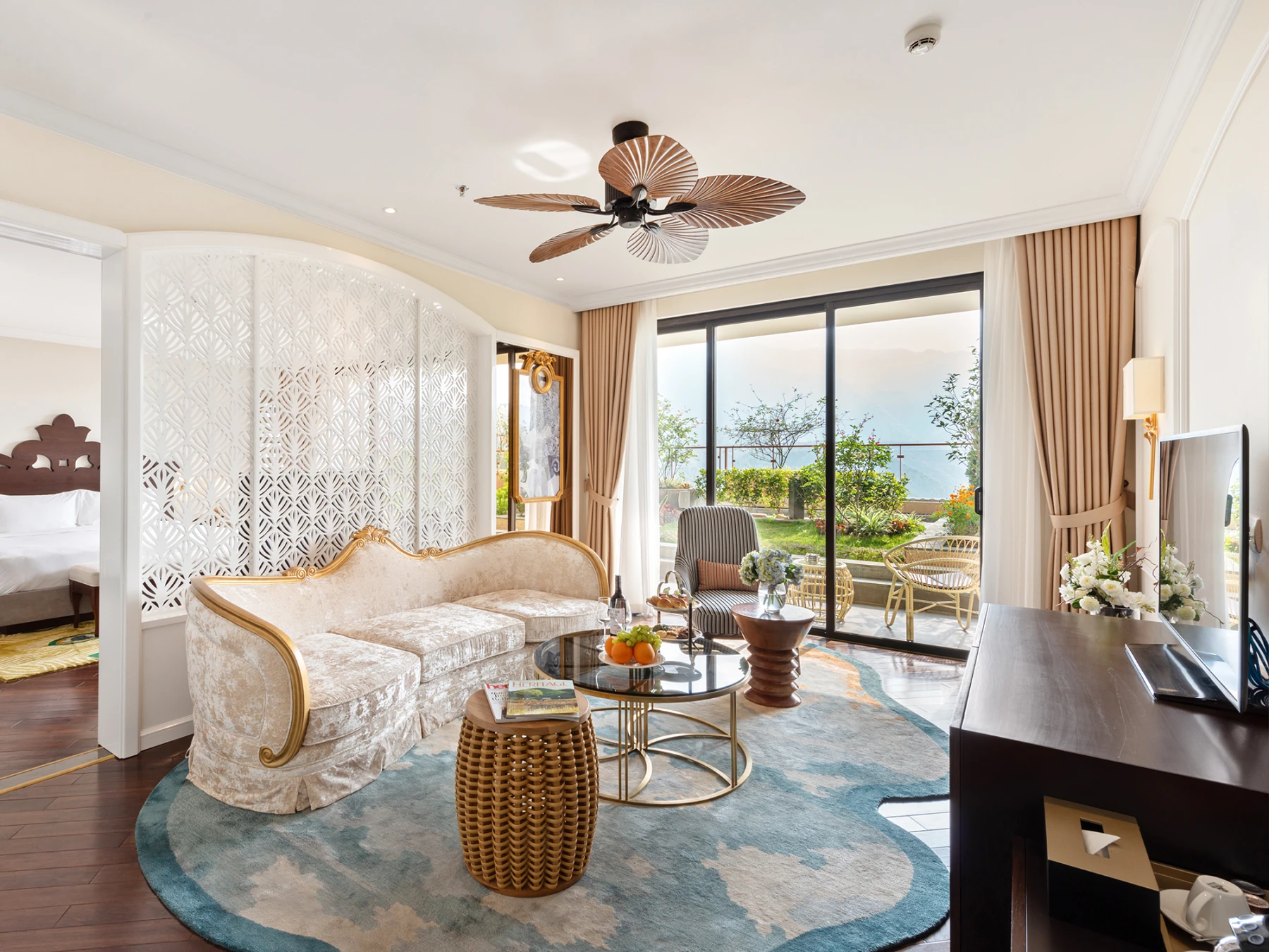 Mountain Suite with Balcony & Mountain View