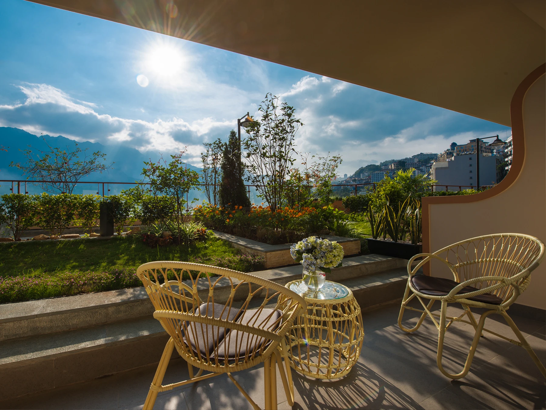 Mountain Suite with Balcony & Mountain View