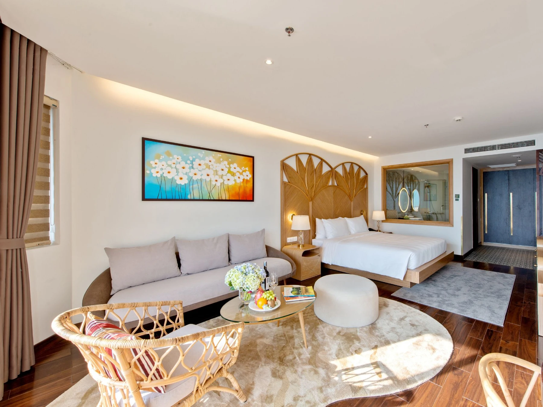 Premier Room with Balcony & Mountain View
